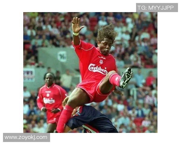 足球明星独特理发过程揭秘从球场到时尚潮流的华丽转变 足球明星独特理发过程揭秘从球场到时尚潮流的华丽转变