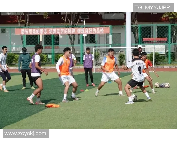 足球明星如何通过自身经历培养孩子的品格与团队精神